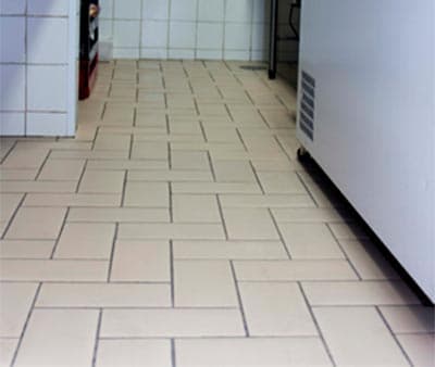 Piso cerâmico industrial aplicado — foto 8