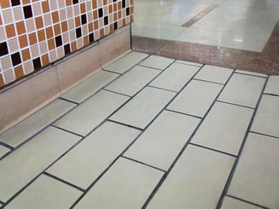 Piso cerâmico industrial aplicado — foto 9