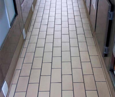 Piso cerâmico industrial aplicado — foto 10