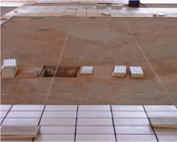 Cerâmicas extrudadas de alta resistência assentadas com auxílio de linha