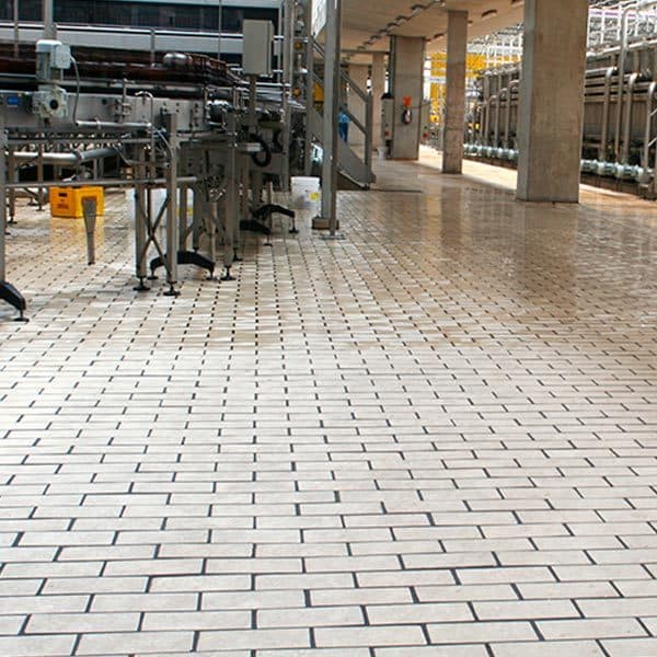 Piso antiácido em indústria de alimentos